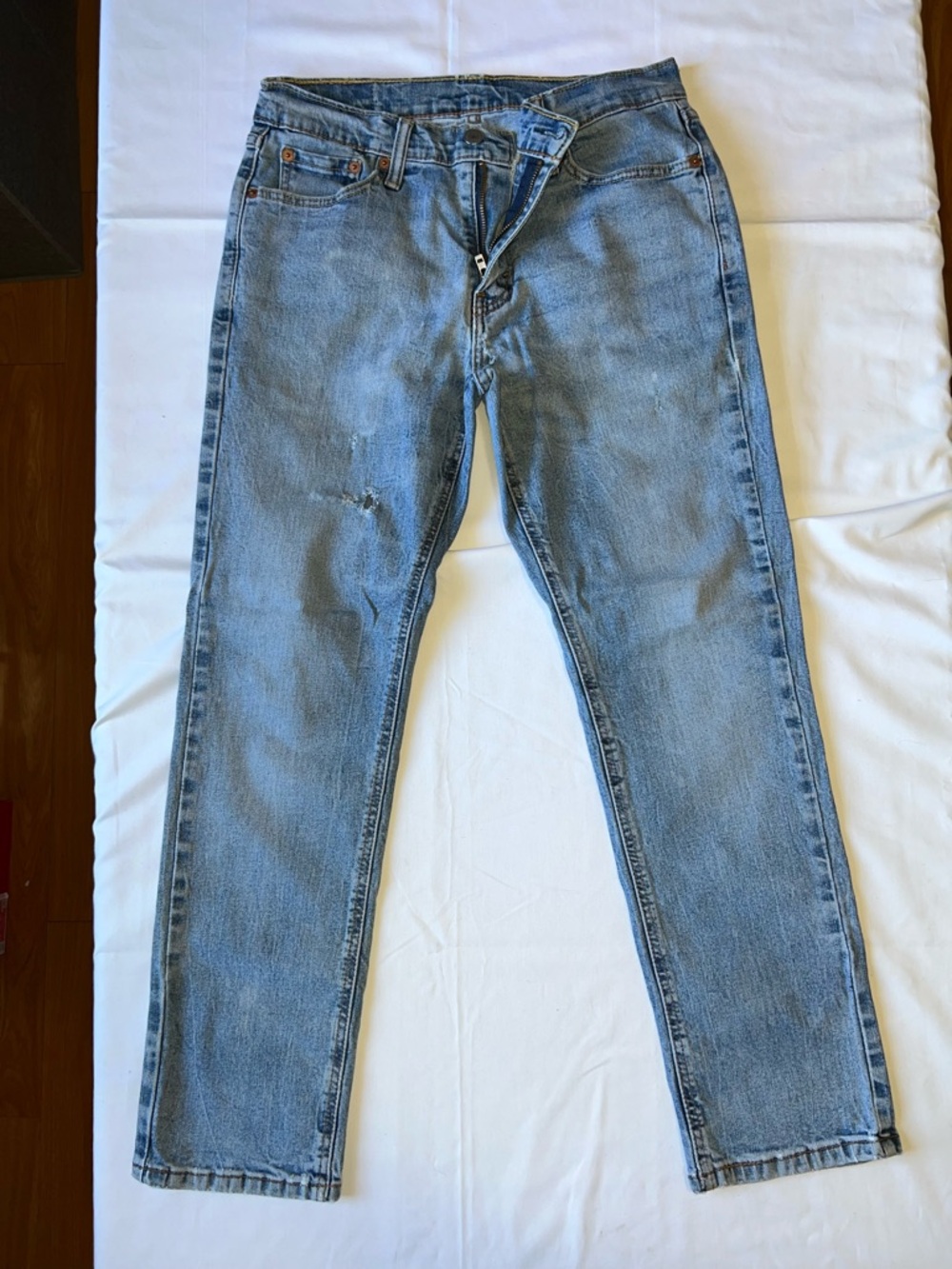 Levis 541 30x30 Distressed Athletic Jeans